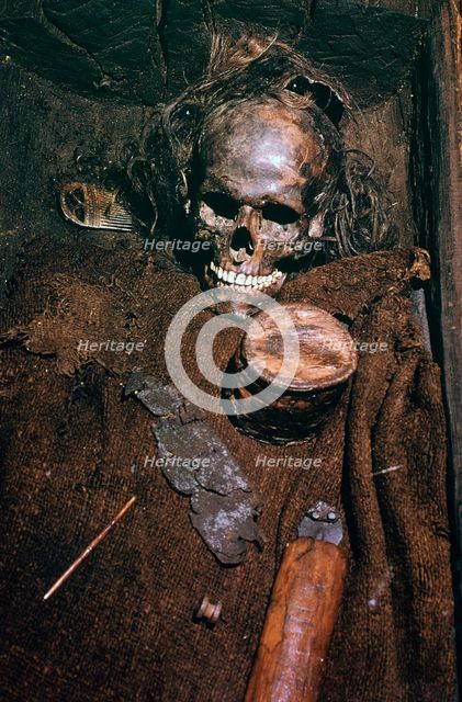 Early bronze age burial from Denmark. Artist: Unknown