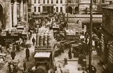 Early morning, Covent Garden Market, London, 20th century. Creator: Unknown