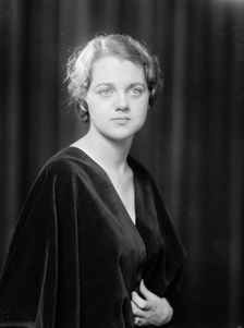 Earnshaw, Helen - Portrait, 1933. Creator: Harris & Ewing