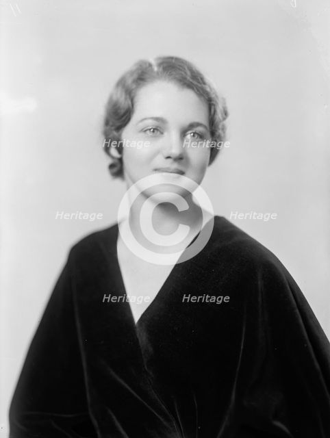 Earnshaw, Helen - Portrait, 1933. Creator: Harris & Ewing.