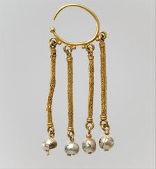 Earring (one of a pair), Byzantine, 6th-7th century. Creator: Unknown