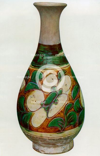 Earthenware vase, Chinese, Tang dynasty, 618-907 (1925). Artist: Unknown