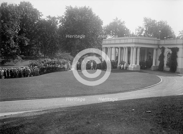 East Entrance, White House, Washington, D.C., between 1910 and 1917. Creator: Harris & Ewing.