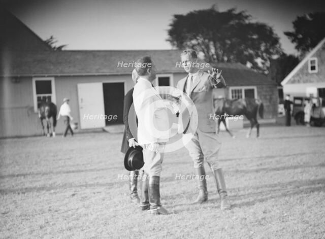 East Hampton hunt, 1933 Sept. Creator: Arnold Genthe.