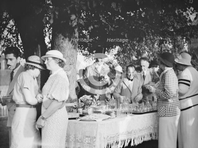 East Hampton hunt, 1933 Sept. Creator: Arnold Genthe.