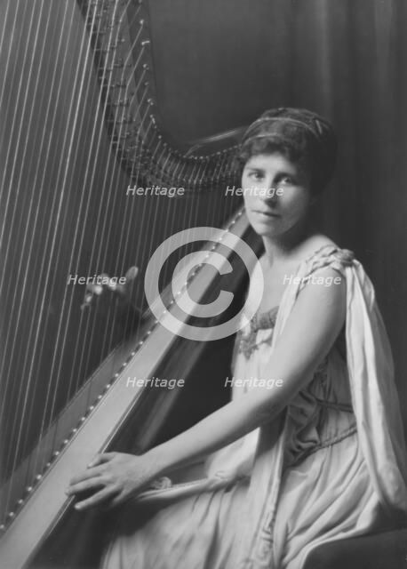 Eastman, Miss, portrait photograph, 1917 Oct. 16. Creator: Arnold Genthe.