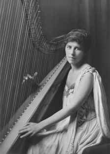 Eastman, Miss, portrait photograph, 1917 Oct. 16. Creator: Arnold Genthe