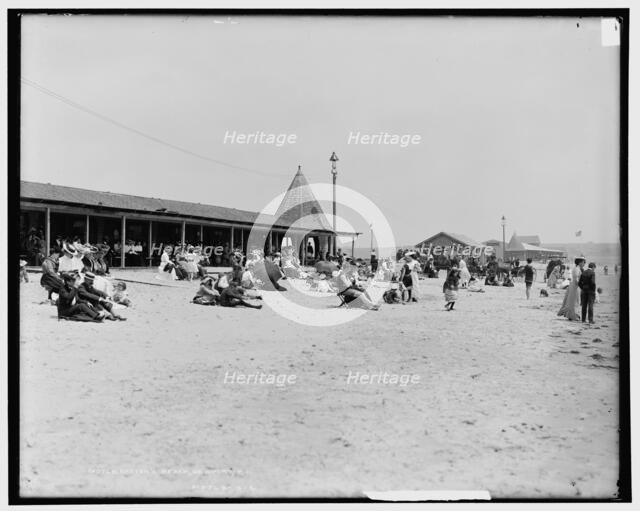 Easton's Beach, Newport, R.I., between 1900 and 1906. Creator: Unknown.