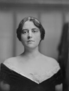 Eckstein, H.J., Mrs., portrait photograph, 1916 or 1917. Creator: Arnold Genthe
