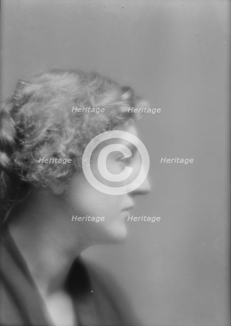 Eddington, Gertrude, Miss, portrait photograph, 1912 Feb. 29. Creator: Arnold Genthe.