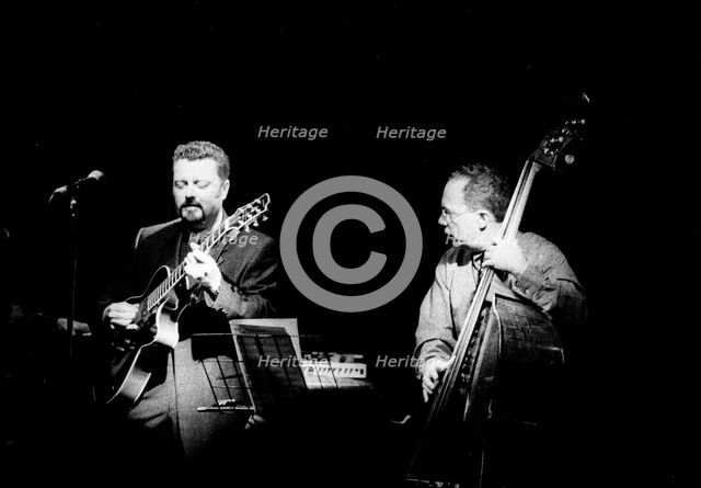 Eddie Gomez and Martin Taylor, Ronnie Scott's, London, July 2000. Artist: Brian O'Connor.