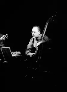 Eddie Gomez, Ronnie Scott's, London, July 2000. Artist: Brian O'Connor