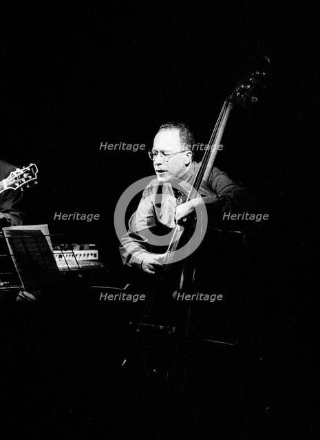Eddie Gomez, Ronnie Scott's, London, July 2000. Artist: Brian O'Connor.