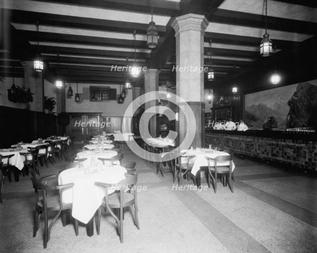 Edelweiss Cafe, bar room, Detroit, Mich., between 1905 and 1915. Creator: Unknown.