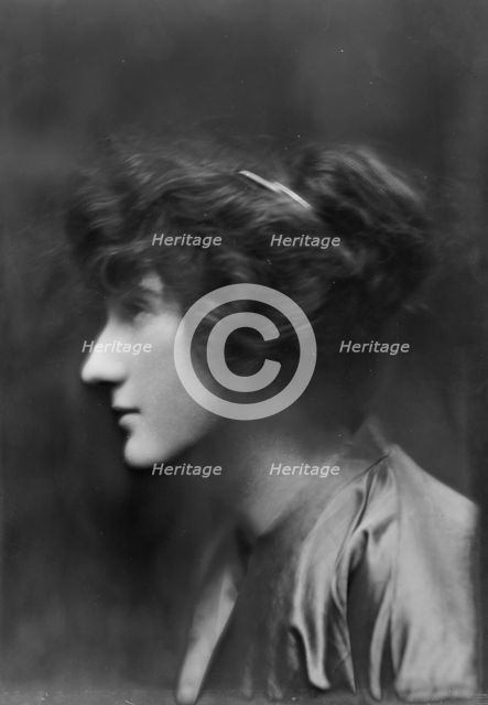 Eder, Helen, Miss, portrait photograph, 1913. Creator: Arnold Genthe.