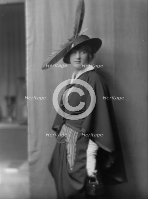 Eder, Helen, Miss, portrait photograph, ca. 1913. Creator: Arnold Genthe.