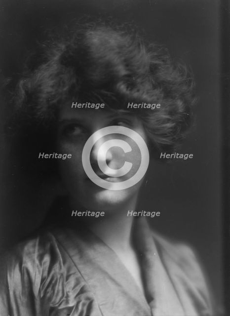 Eder, Helen, Miss, portrait photograph, ca. 1913. Creator: Arnold Genthe.