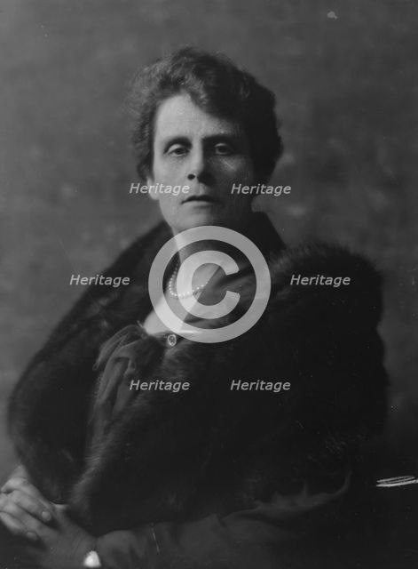 Edey, Fred, Mrs., portrait photograph, 1916. Creator: Arnold Genthe.
