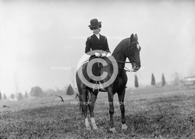 Edgewood Hunt. Ethel Mcmurray, 1912. Creator: Harris & Ewing.