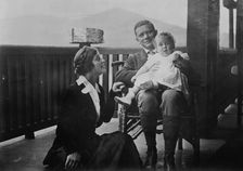 Efrem Zimbalist, Alma Gluck & Baby, 1916. Creator: Bain News Service