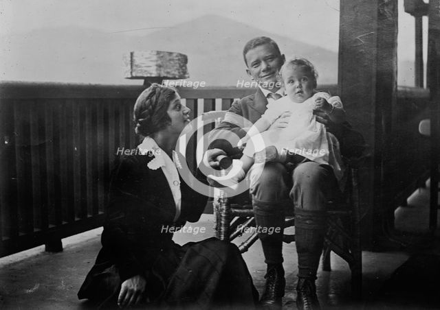 Efrem Zimbalist, Alma Gluck & Baby, 1916. Creator: Bain News Service.