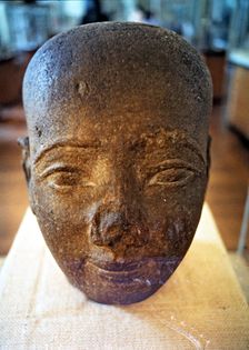 Egyptian art. Head in red granite from the New Kingdom era