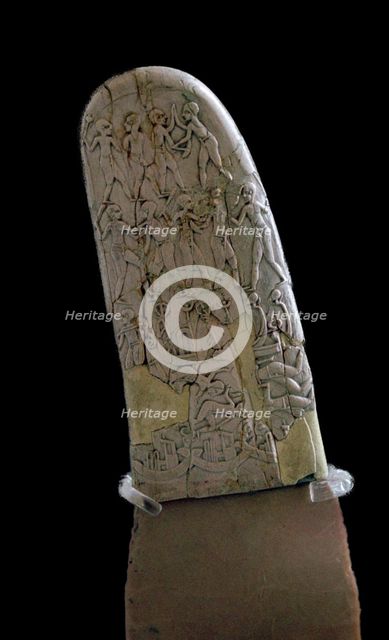 Egyptian ivory handle of a dagger. Artist: Unknown