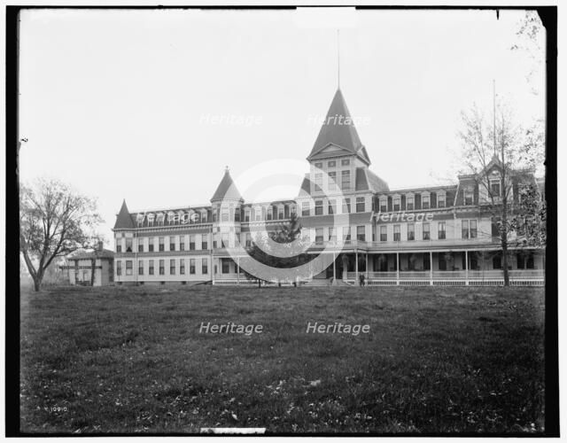 Egnew-Avery Hotel, Mount Clemens, Mich., between 1880 and 1899. Creator: Unknown.