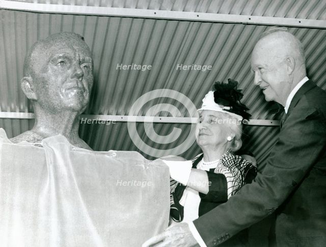 Eisenhower unveils Marshall bust, USA, September 8, 1960.  Creator: NASA.