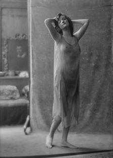 Ely, Dorothy, Miss, portrait photograph, between 1914 and 1917. Creator: Arnold Genthe