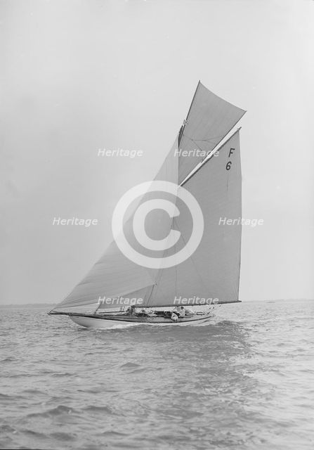 'Eleda', an International 10 Metre class sailing yacht, 1913. Creator: Kirk & Sons of Cowes.