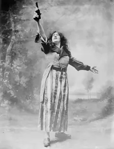 Eleonora de Cisneros, between c1915 and c1920. Creator: Bain News Service