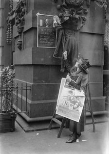 Elise Robert & Dorothy Kohn, Oct 1917. Creator: Bain News Service