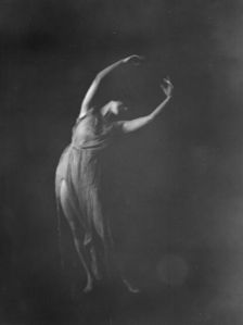 Elizabeth Duncan dancers and children, between 1916 and 1941. Creator: Arnold Genthe