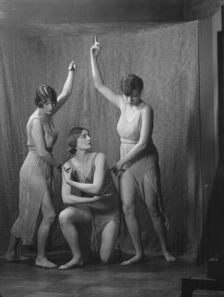 Elizabeth Duncan dancers and children, between 1916 and 1941. Creator: Arnold Genthe