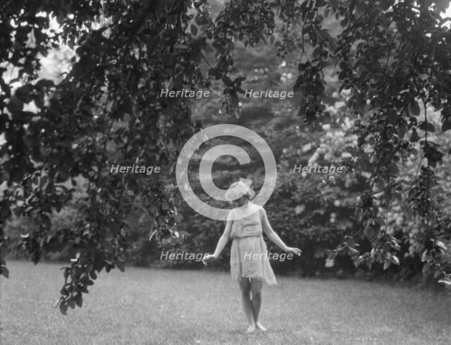 Elizabeth Duncan dancers and children, between 1916 and 1941. Creator: Arnold Genthe.