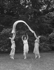 Elizabeth Duncan dancers and children, between 1916 and 1941. Creator: Arnold Genthe