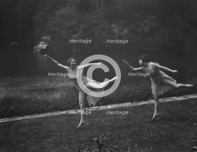 Elizabeth Duncan dancers and children, between 1916 and 1941. Creator: Arnold Genthe.