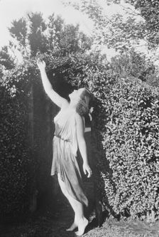 Elizabeth Duncan dancers and children, between 1916 and 1941. Creator: Arnold Genthe