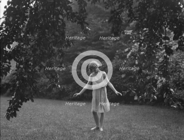 Elizabeth Duncan dancers and children, between 1916 and 1941. Creator: Arnold Genthe.