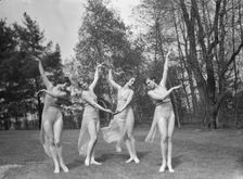 Elizabeth Duncan dancers, between 1916 and 1941. Creator: Arnold Genthe
