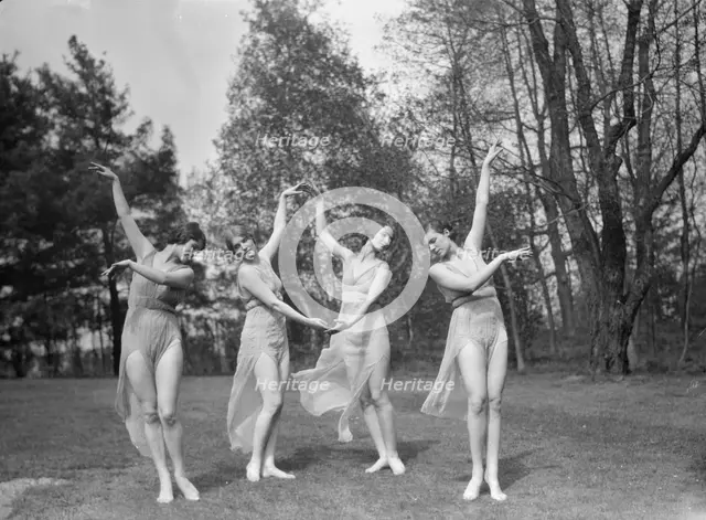 Elizabeth Duncan dancers, between 1916 and 1941. Creator: Arnold Genthe.