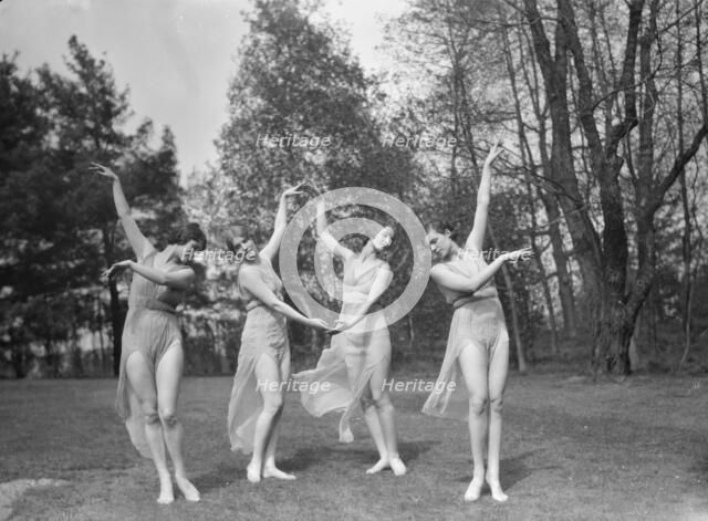 Elizabeth Duncan dancers, between 1916 and 1941. Creator: Arnold Genthe.