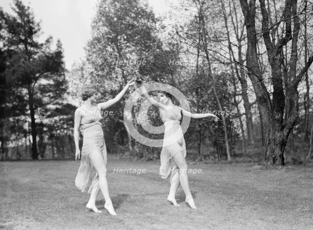 Elizabeth Duncan dancers, between 1916 and 1941. Creator: Arnold Genthe.
