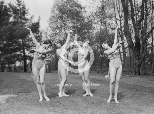 Elizabeth Duncan dancers, between 1916 and 1941. Creator: Arnold Genthe.