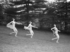 Elizabeth Duncan dancers, between 1916 and 1941. Creator: Arnold Genthe