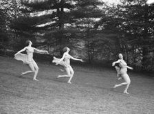 Elizabeth Duncan dancers, between 1916 and 1941. Creator: Arnold Genthe