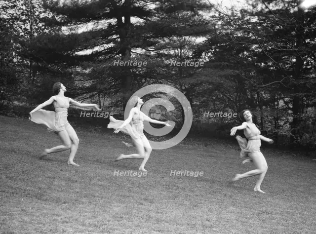 Elizabeth Duncan dancers, between 1916 and 1941. Creator: Arnold Genthe.