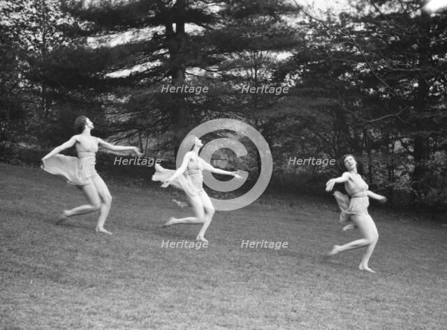 Elizabeth Duncan dancers, between 1916 and 1941. Creator: Arnold Genthe.