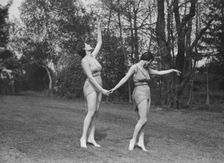 Elizabeth Duncan dancers, between 1916 and 1941. Creator: Arnold Genthe